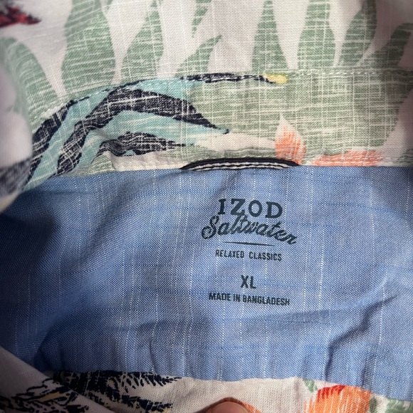 IZOD Hawaiian beach or golf shirt. - Picture 2 of 2